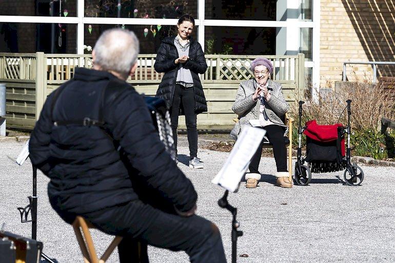 Nattens aftale vil sikre nye måder at besøge ældre