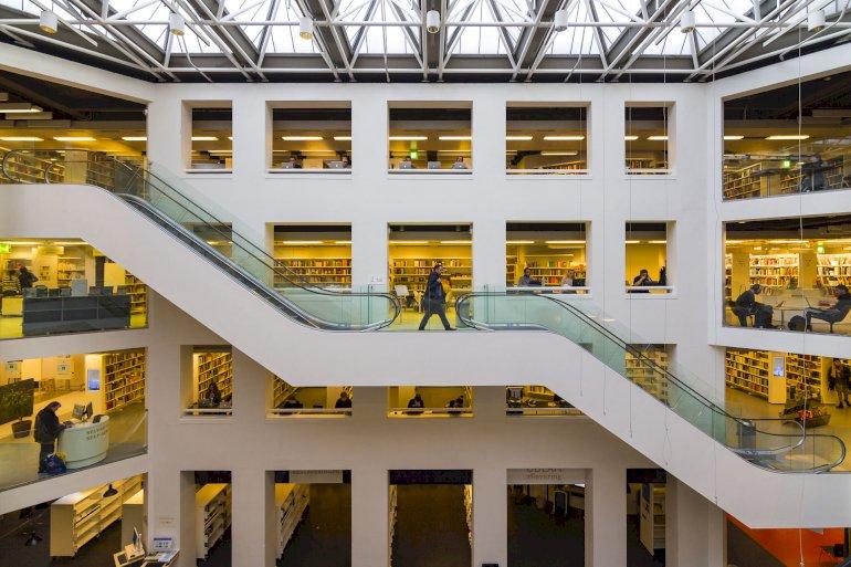 Lav smitterisiko ved at åbne biblioteker og udendørsarealer 