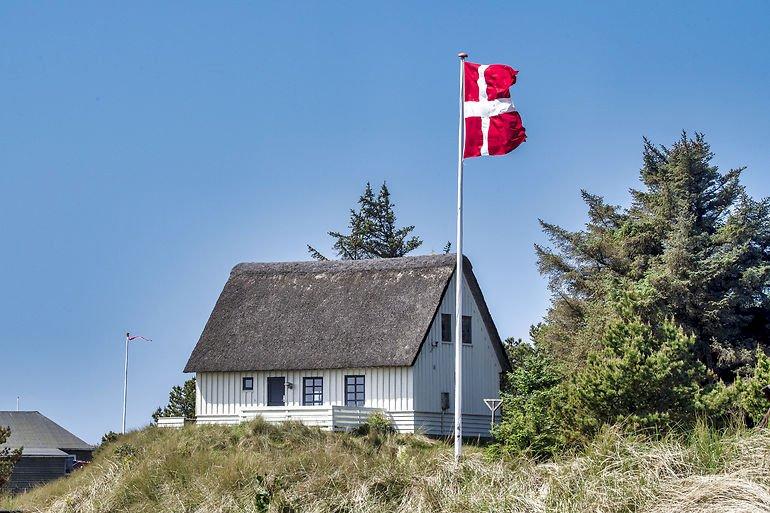 Regeringen lemper indrejseregler for at imødekomme turister