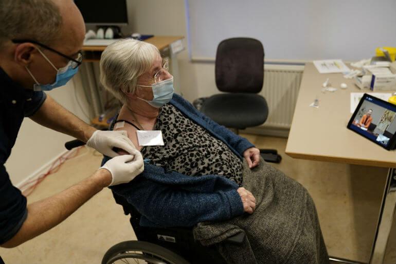 Ti måneder efter første tilfælde er dansker coronavaccineret