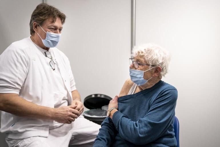 Få ledige tider: Styrelse opfordrer til tålmodighed med vaccination
