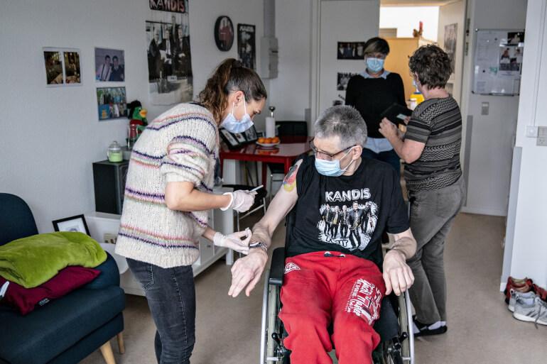 Sundhedsstyrelsen: Vaccinerede kan med ro i maven kramme igen