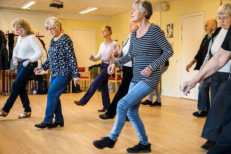 Online-dans skal nedbringe ældres ensomhed og forbedre deres helbred