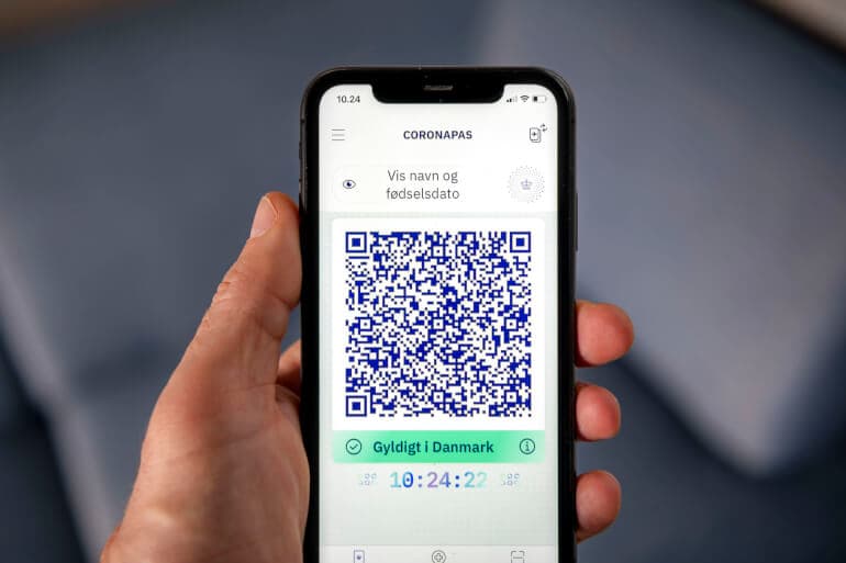 Fra midnat kan arbejdsgivere kræve coronapas af ansatte