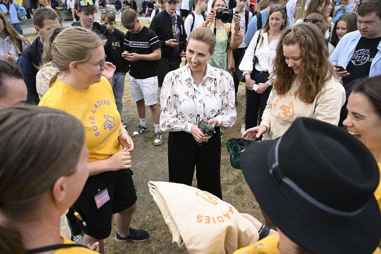 Mette Frederiksen vil åbne debat om aktiv dødshjælp