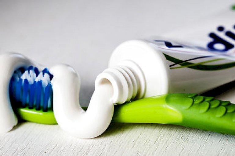 Fire daglige tandbørstninger halverer hospitalsinfektioner