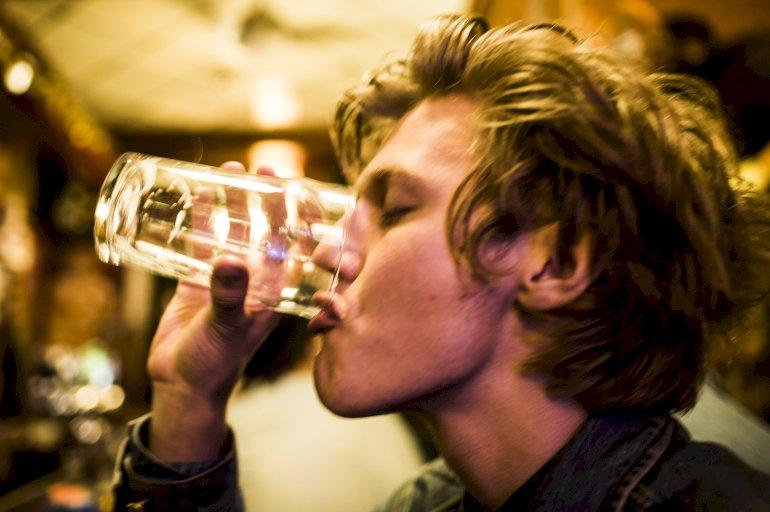 Regionerne vil sætte prop i danskernes alkoholrekord