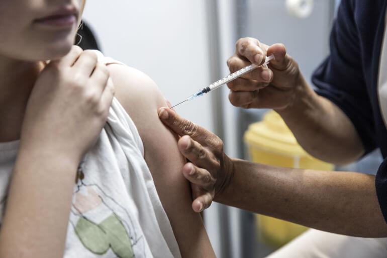 Sundhedsstyrelsen genovervejer anbefaling om vaccine til børn
