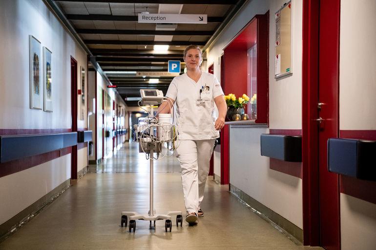 Mere tid og højere løn kan måske få sygeplejersker tilbage til det offentlige