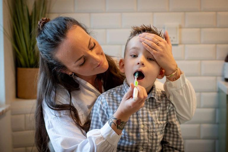 Børn har huller i tænderne i flere måneder